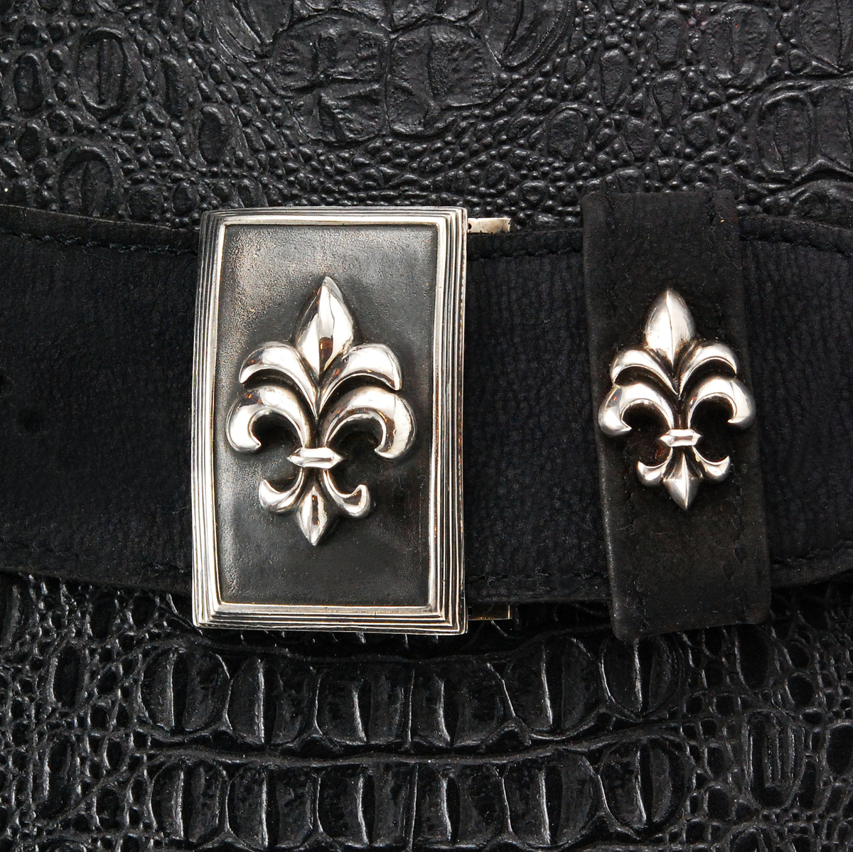 Silver Lily Conchas Belt with Chains and Elfin Care´s with LILY