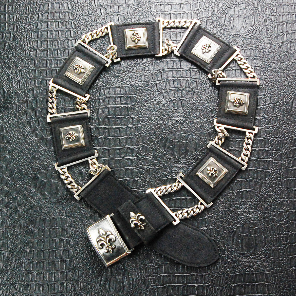 Silver Lily Conchas Belt with Chains and Elfin Care´s with LILY