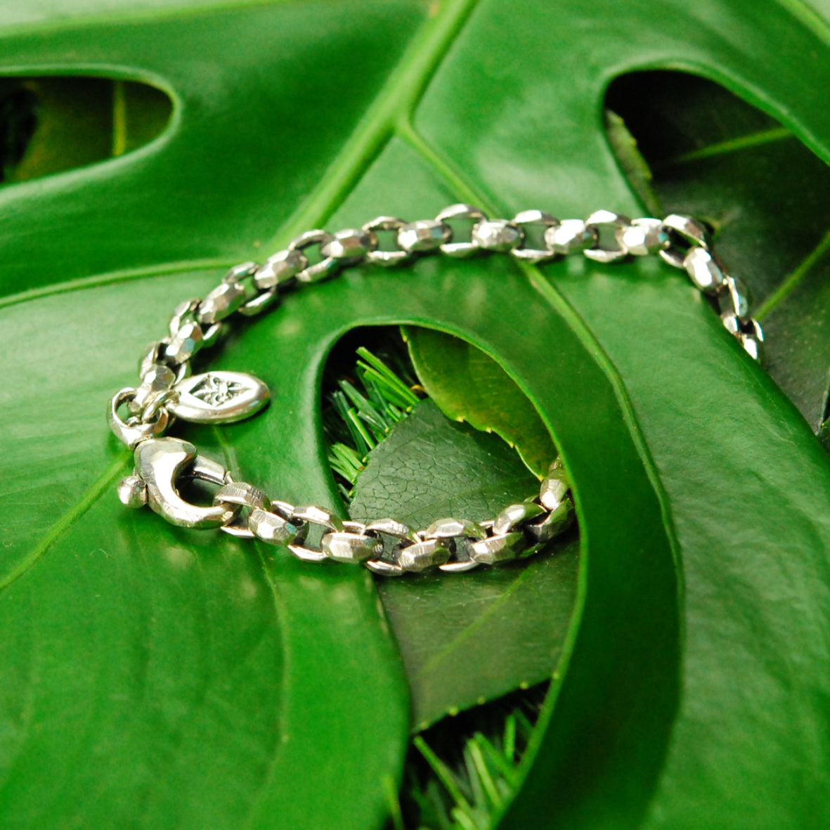 Silver Bracelet PEA CHAIN S with LILY Lock faceted