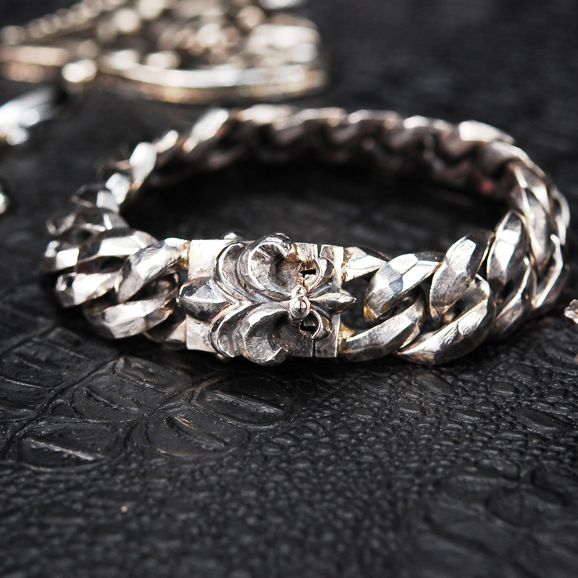 Silberarmband LILY mit Meteorit an Kette M rau facettiert