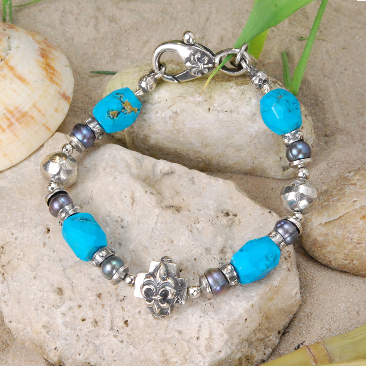Silberarmband mit Perlen, griechischem Lilienkreuz und Stein Rocks und Perlen