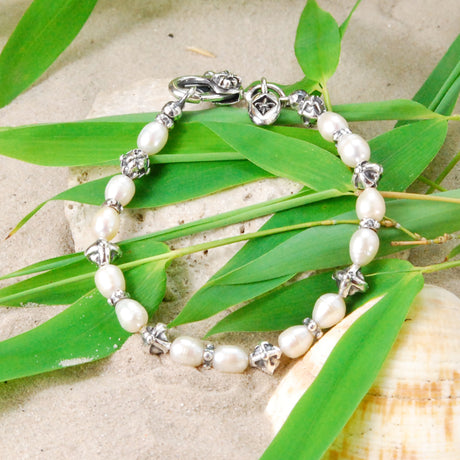 Silberarmband mit 8 mm großen Kreuzkugeln und echten Perlen