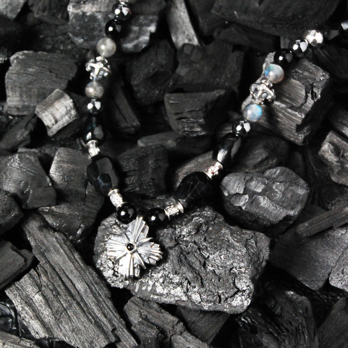 ROCKS and BEADS Halskette mit silbernen Röhren und Kugeln und GRIECHISCHEM MORGENSTERNKREUZ
