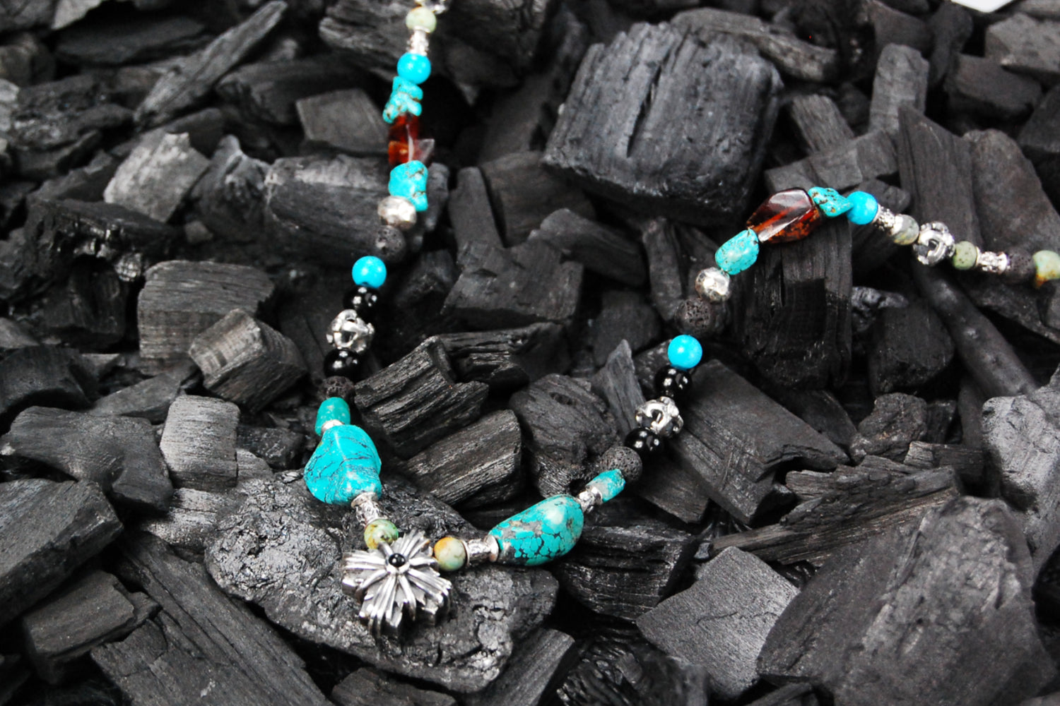 ROCKS and BEADS Halskette mit silbernen Röhren und Kugeln und GRIECHISCHEM MORGENSTERNKREUZ