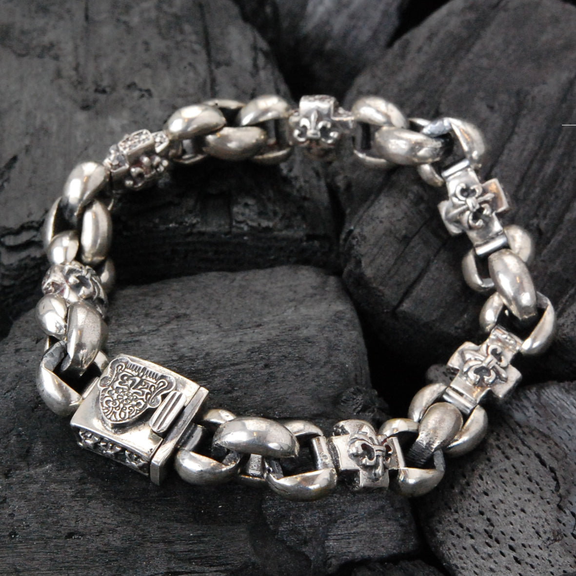 Silver Bracelet LILY CROSSES + SHIELD BOX LOCK on PEA Chain