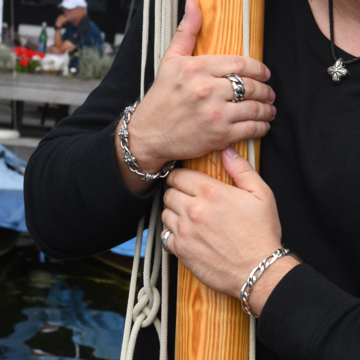 Silberarmband mit griechischen Kreuzen und facettierter Kette mit Wappen-Boxlock 15