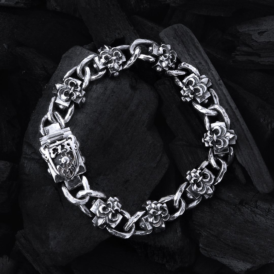 Silberarmband mit griechischen Lilienkreuzen und facettierter Kette mit Wappen-Boxlock 12