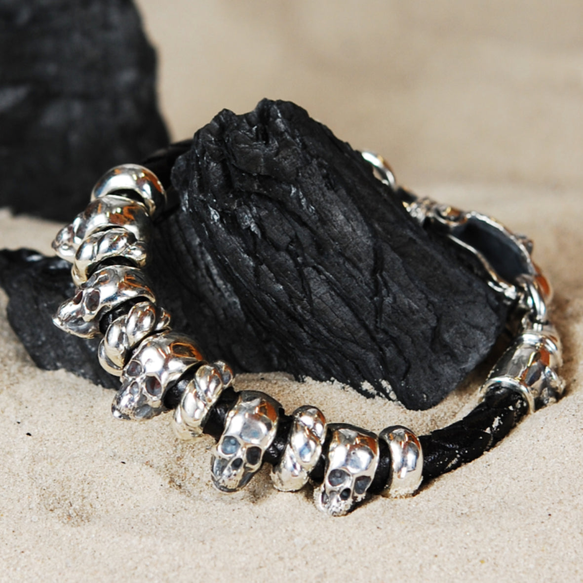 Silber-Lederarmband SKULL Spangenschloss und kleine Totenköpfe Röhren und Ringe für 6 mm Leder