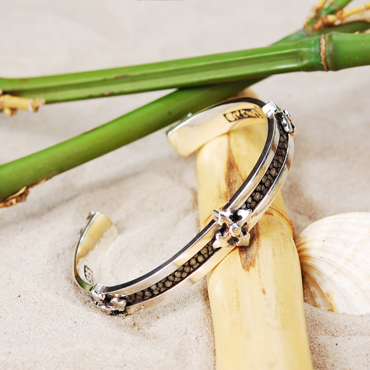 Silver Bangle SEARAY Leather Stripe with BLADES Cross