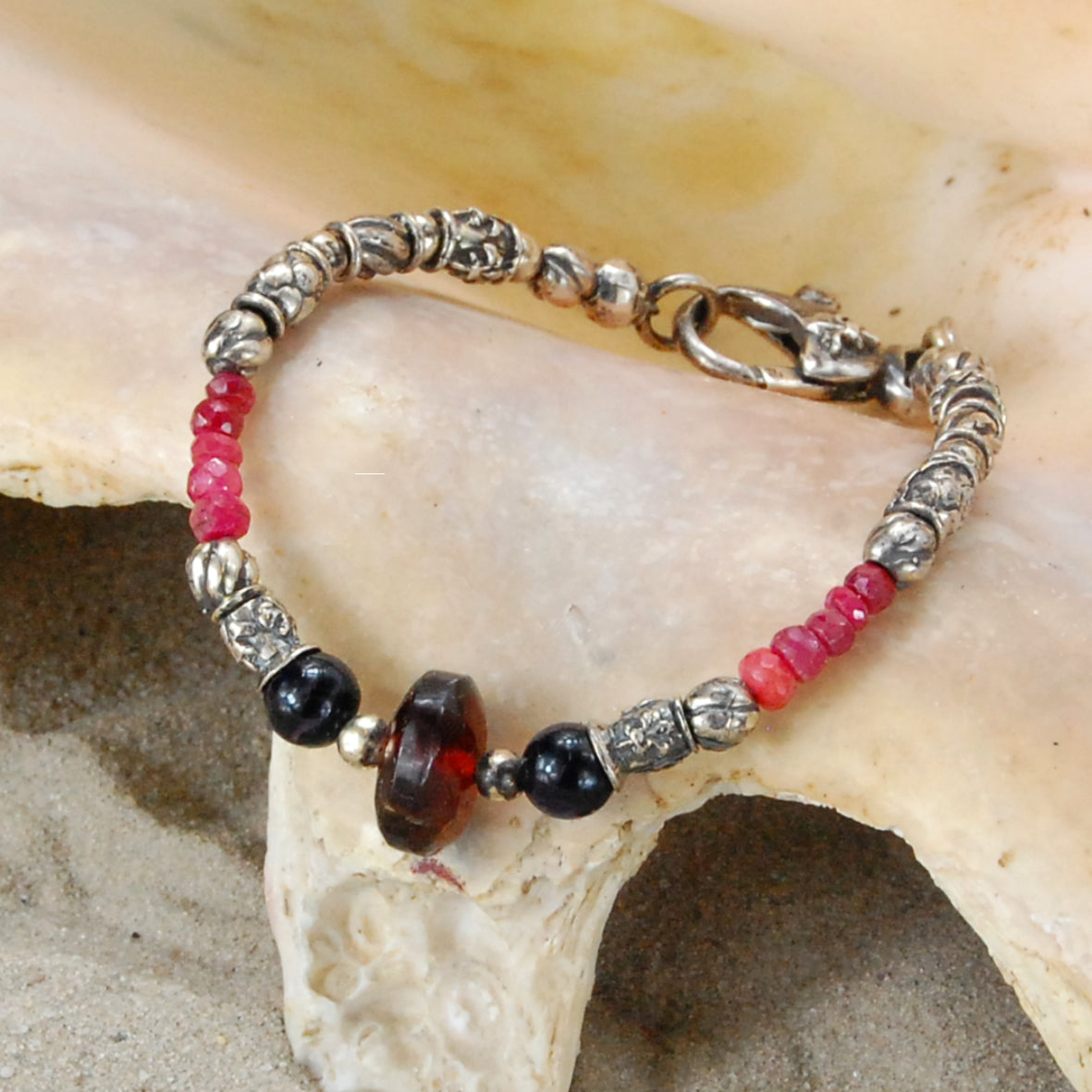 Silberarmband Elfenröhren mit GRANAT-FELSEN und RUBIEN
