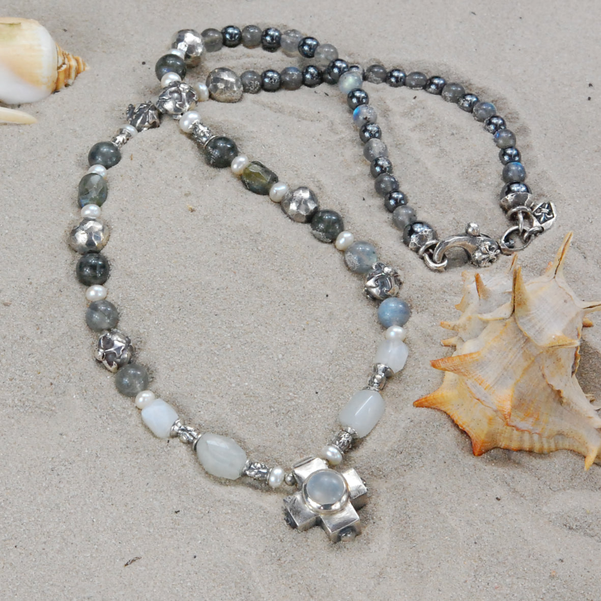 ROCKS and BEADS Halskette mit silbernen Röhren und Kugeln und GRIECHISCHEM RUNDSTEINKREUZ