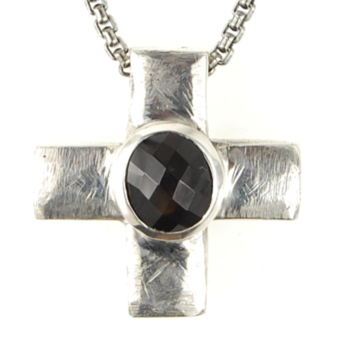 Silberner Anhänger, griechisches Kreuz mit Loch und großem Stein