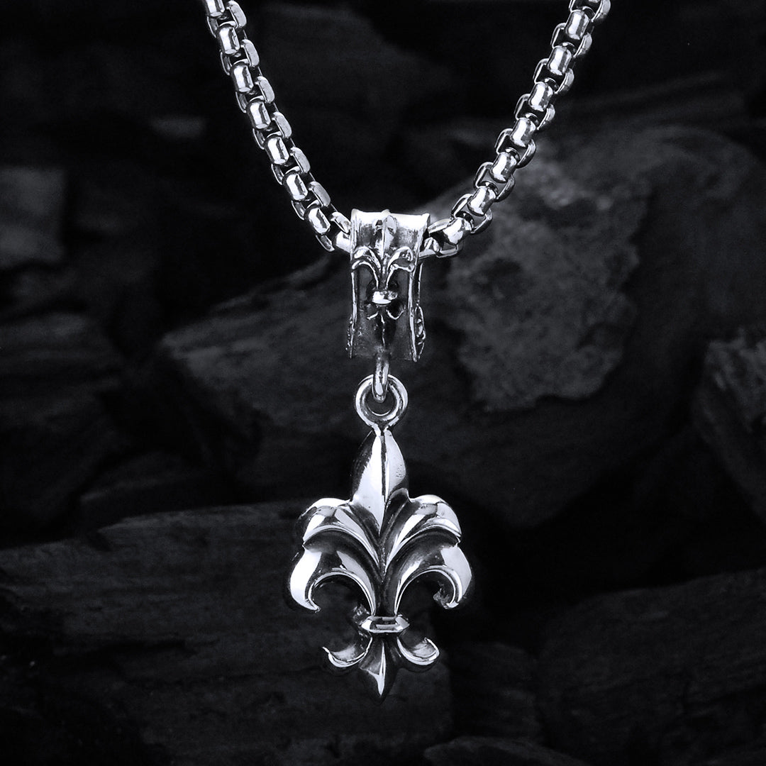 Silver Pendant Lily S Plain 30mm