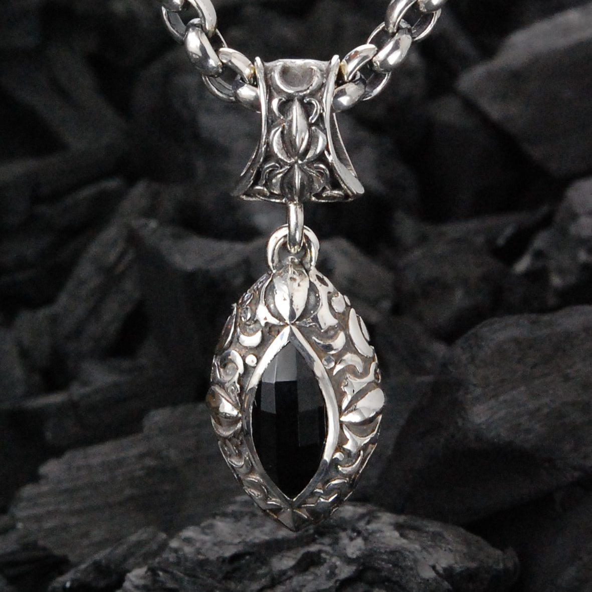 Silver Pendant NAVETTE GARDEN at NIGHT