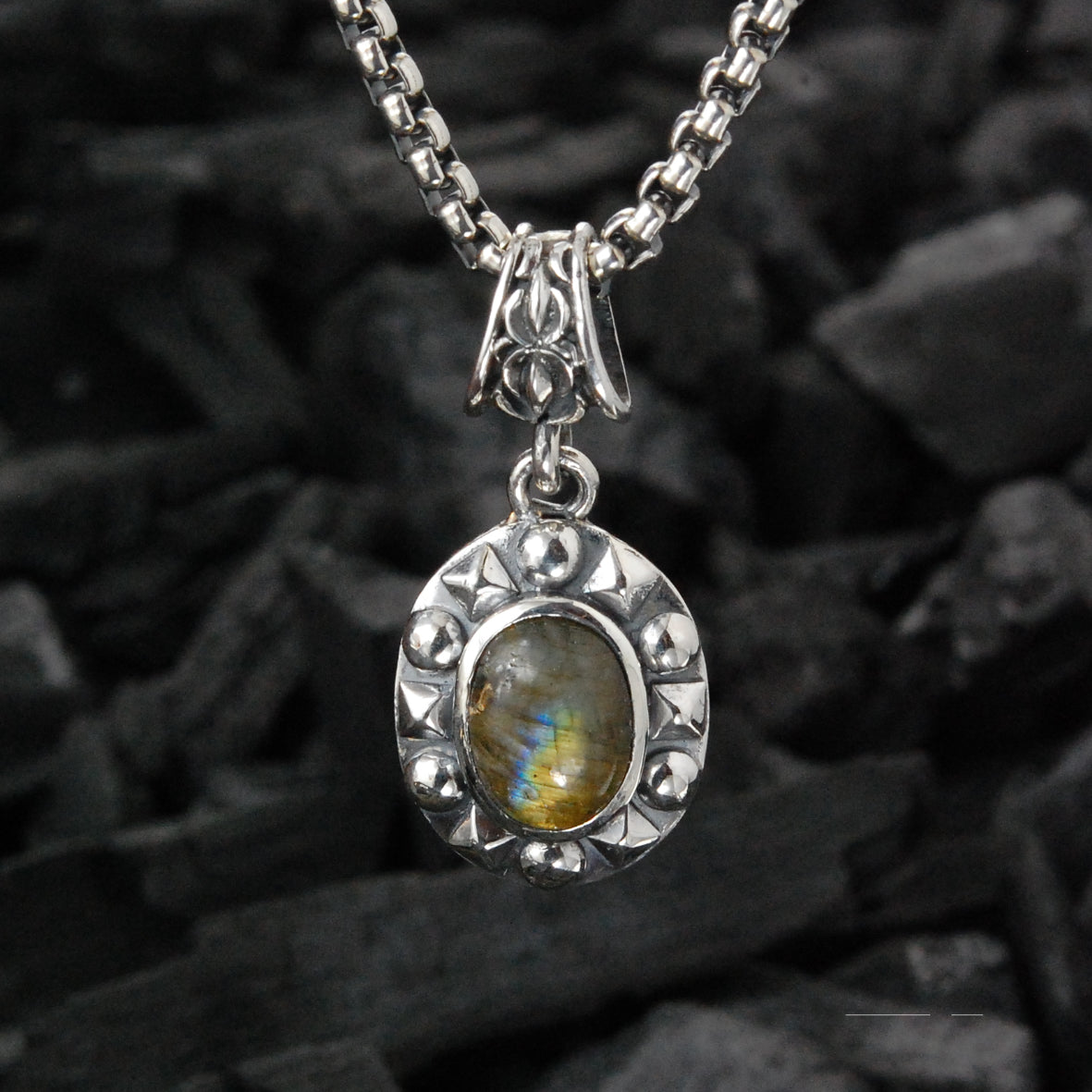 Silver Pendant Oval Pyramides Top Stone