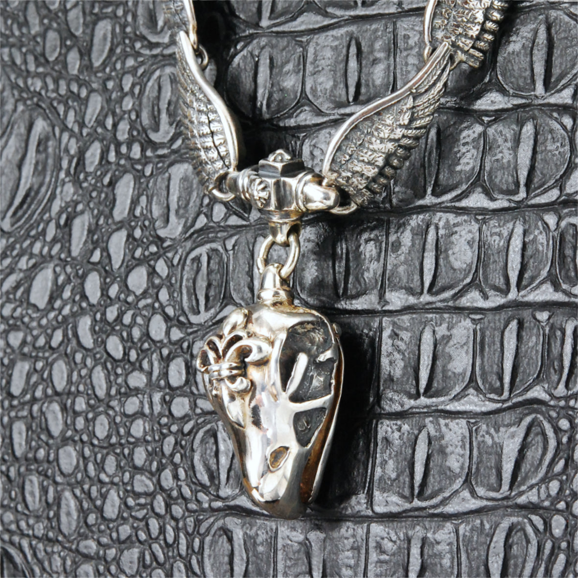 Neckchain Wings and EAGLE SKULL with Lily