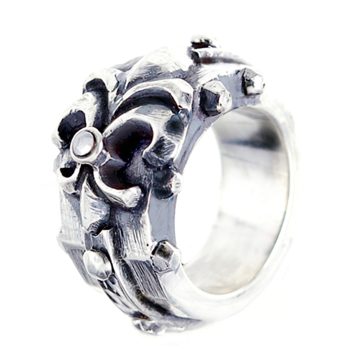 Silver Ring Faceted Body with Rivets and Straigt Lily with Meteorite