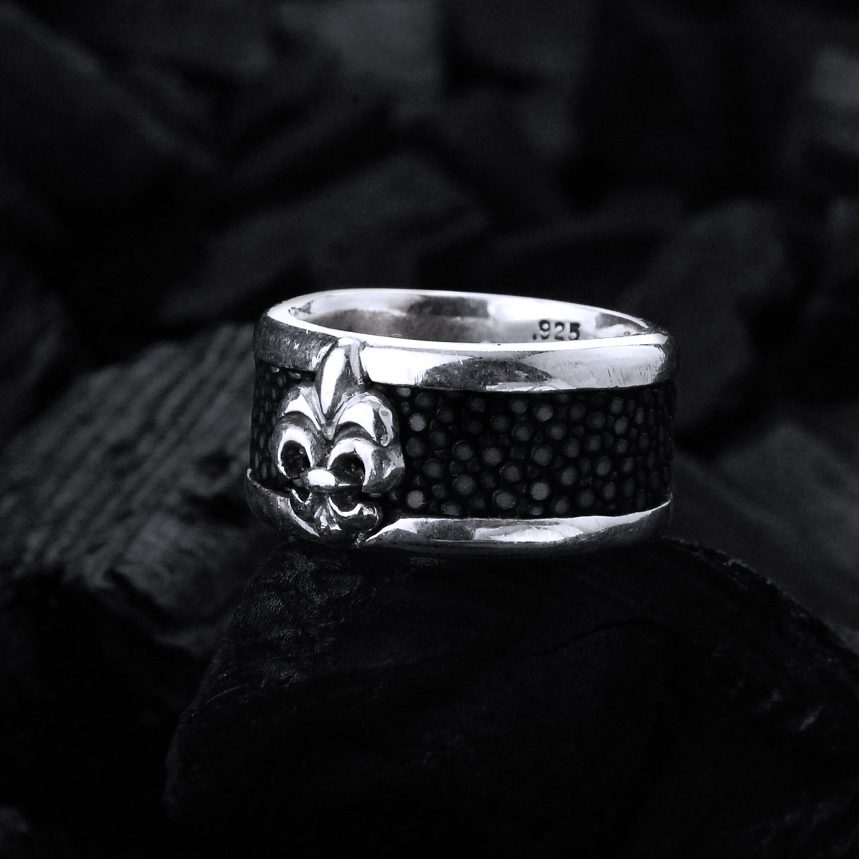 Silberring LILY auf Searay-Leder