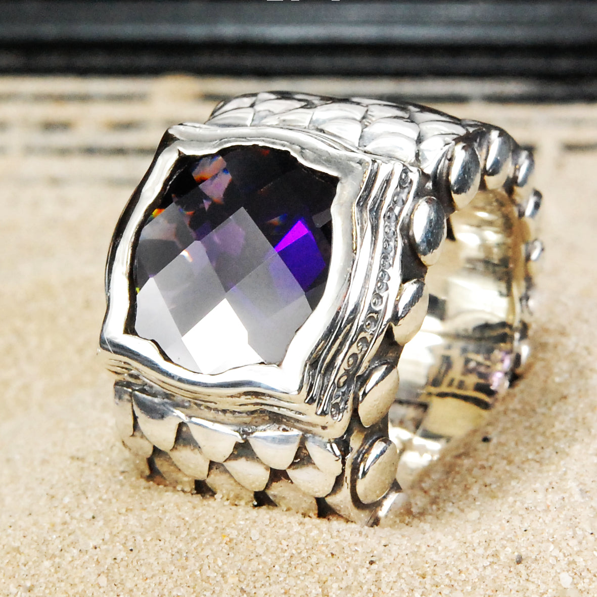 Silver Ring DRAGON SCALES Band with BAROQUE Holder