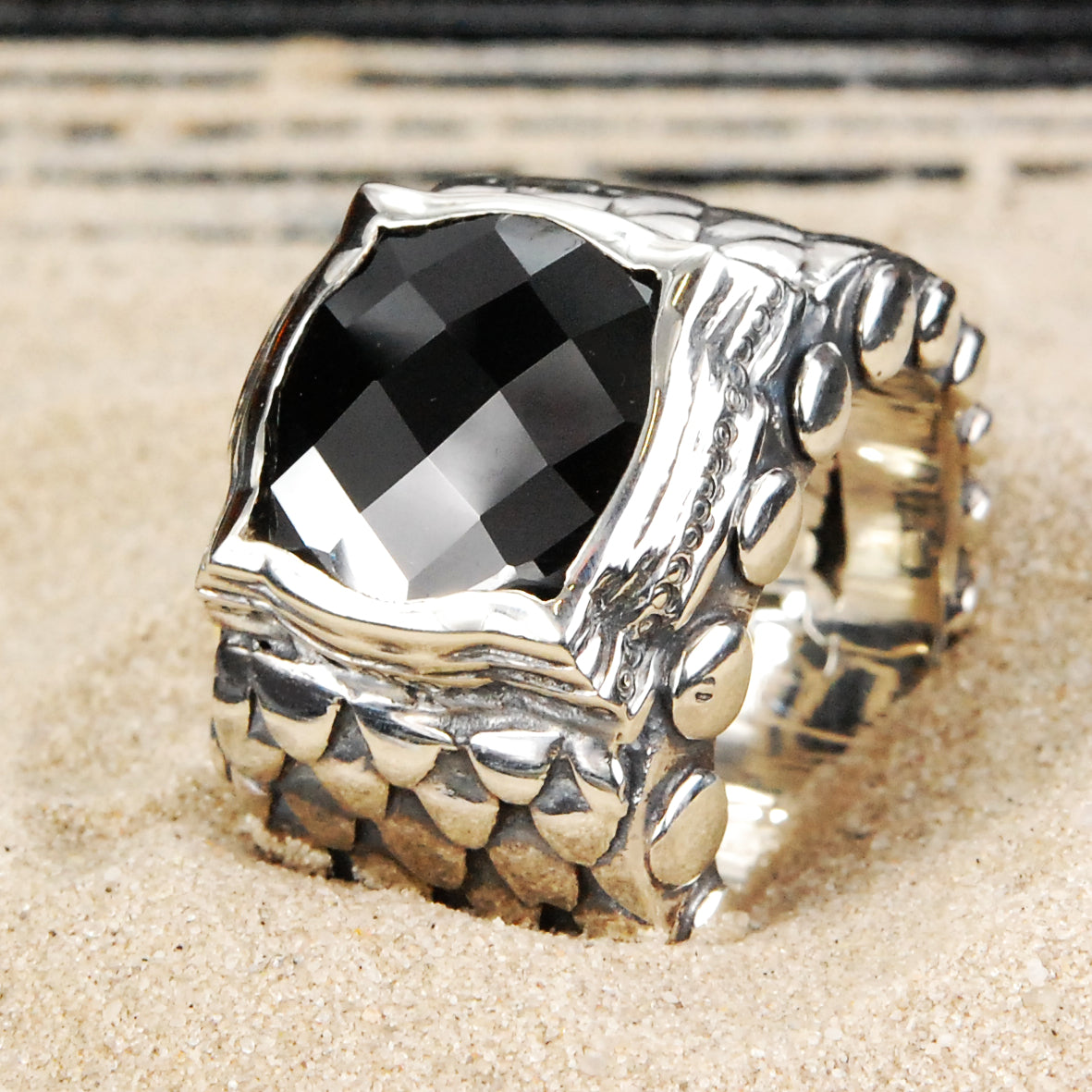 Silver Ring DRAGON SCALES Band with BAROQUE Holder