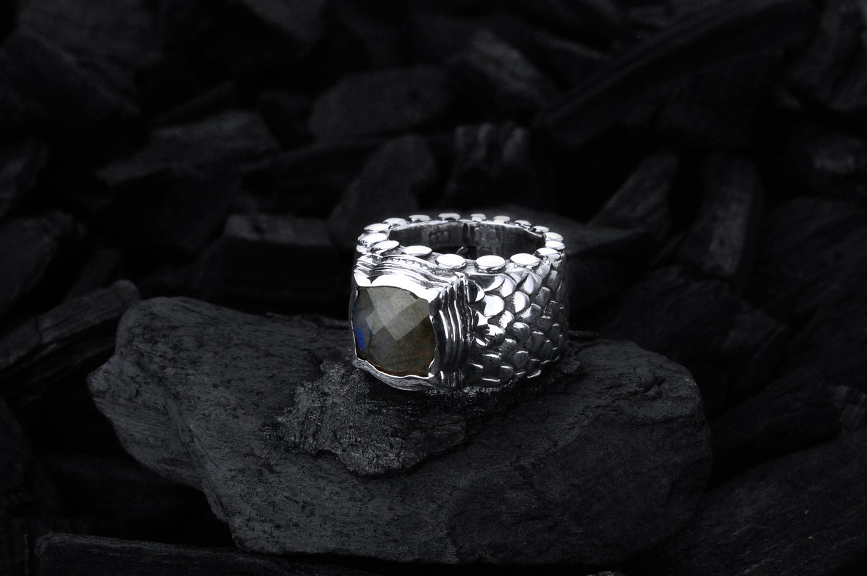 Silver Ring DRAGON SCALES Band with BAROQUE Holder