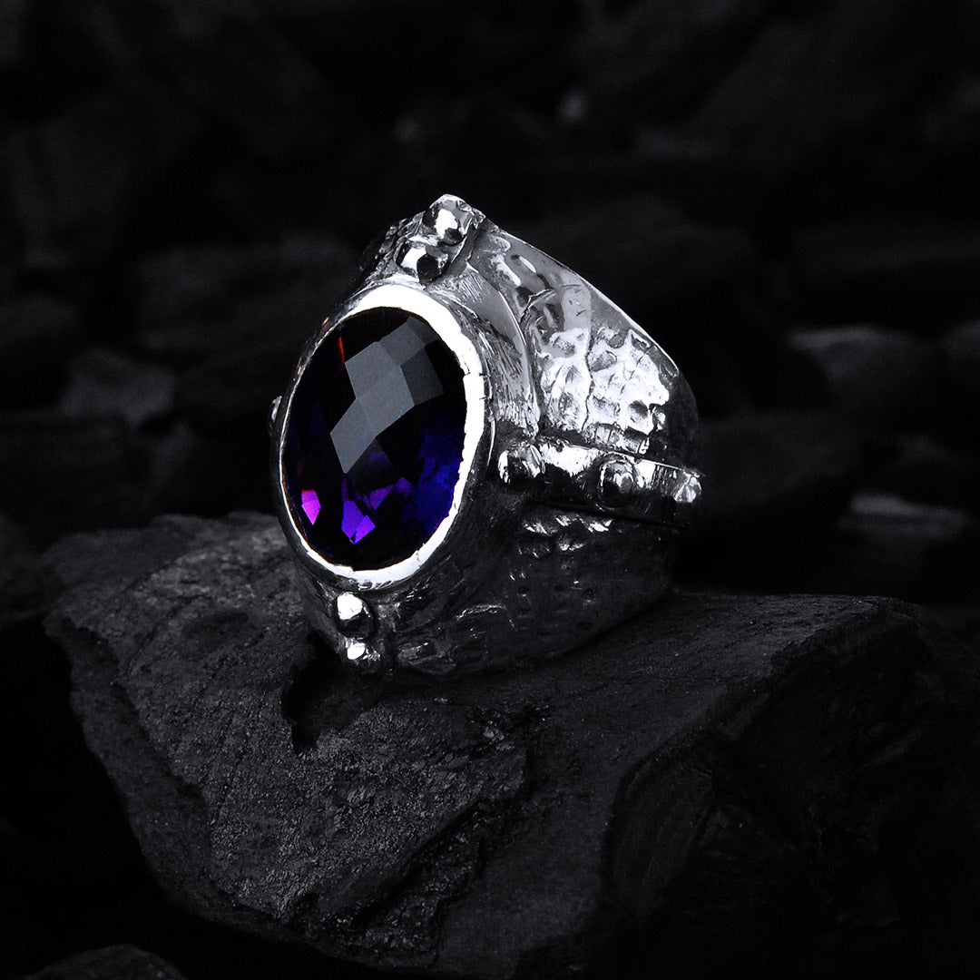 Silver Ring MID AGE Hammered Faceted Oval Framed Stone