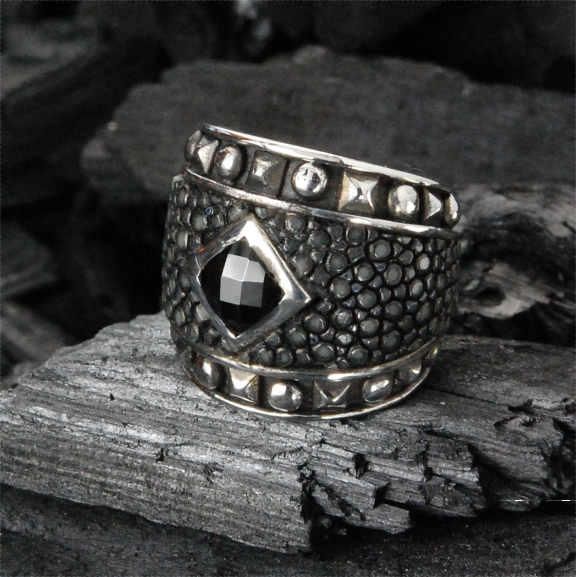 Silver Ring PYRAMIDE Stone and Pyramides Frame with Searay Leather Band