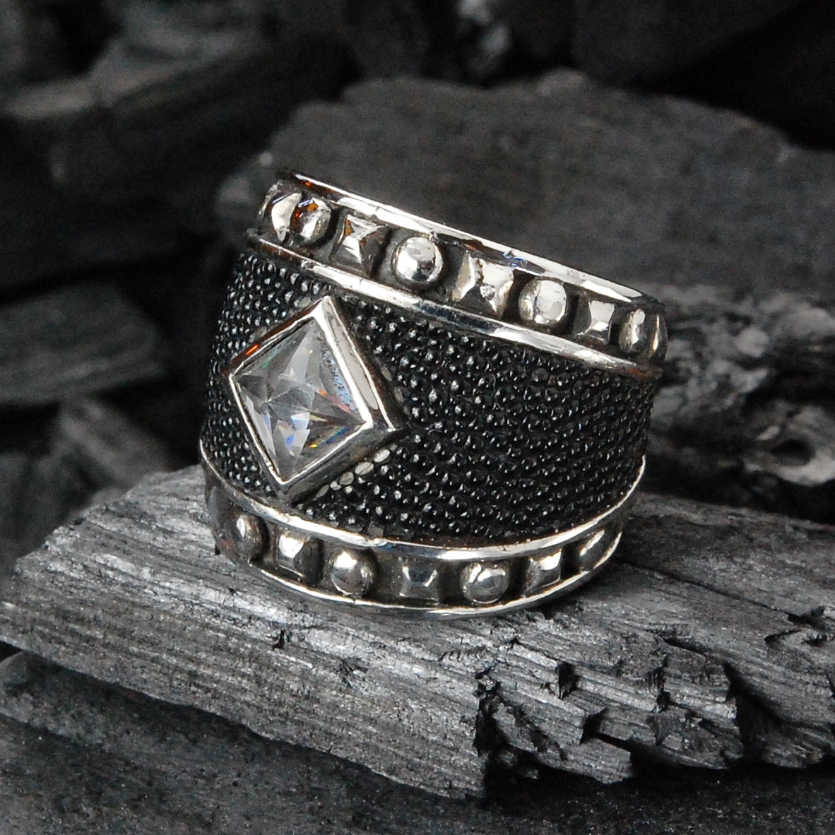 Silver Ring PYRAMIDE Stone and Pyramides Frame with Searay Leather Band