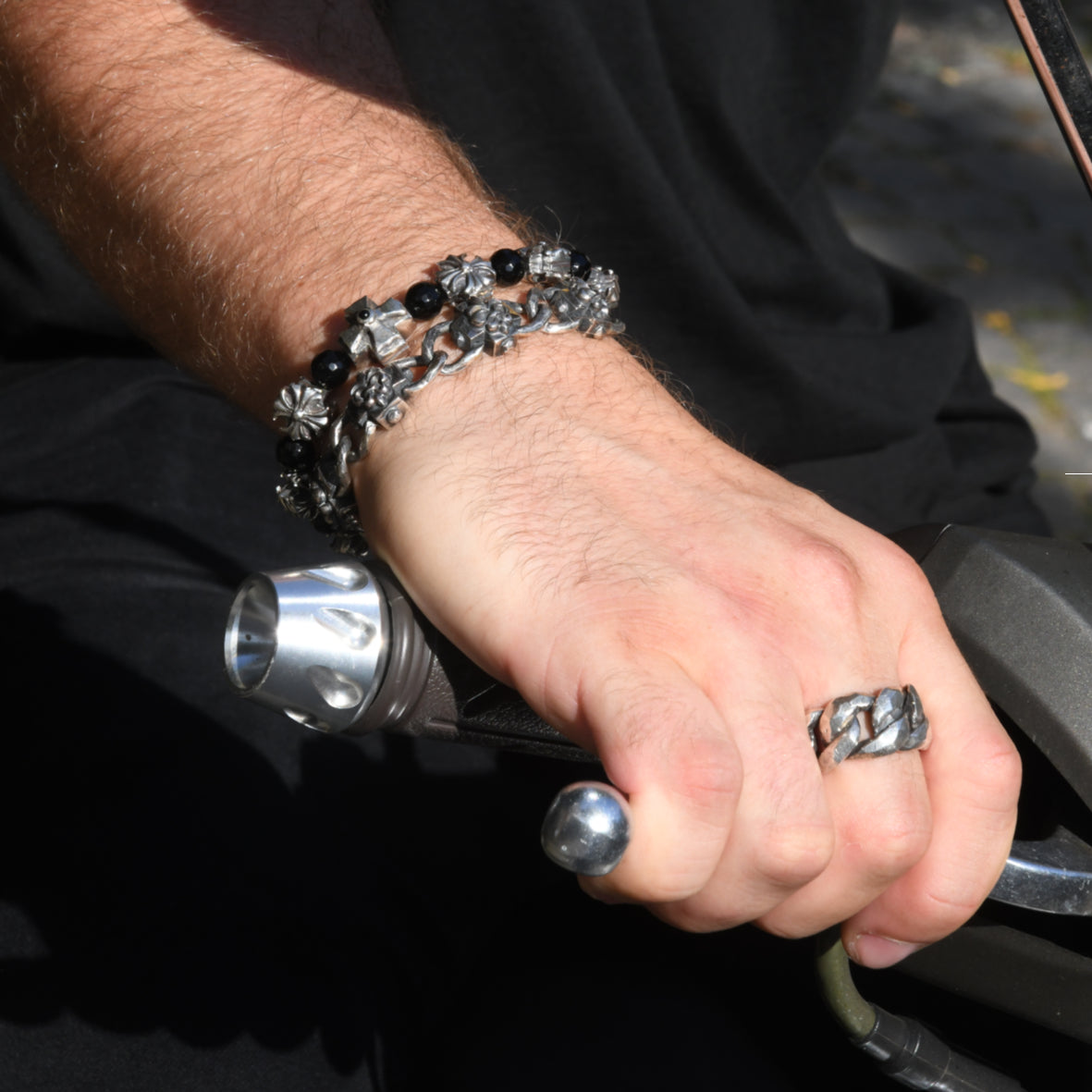 Silberarmband mit griechischen Lilienkreuzen und facettierter Kette mit Wappen-Boxlock 15