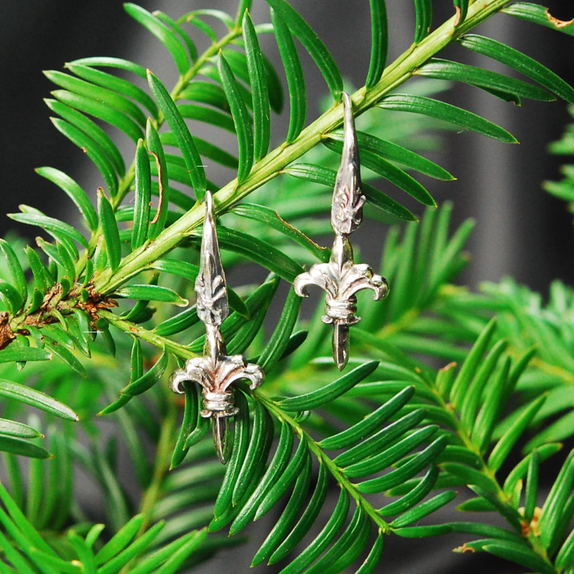 Silver Earhanger Lily only in 20mm