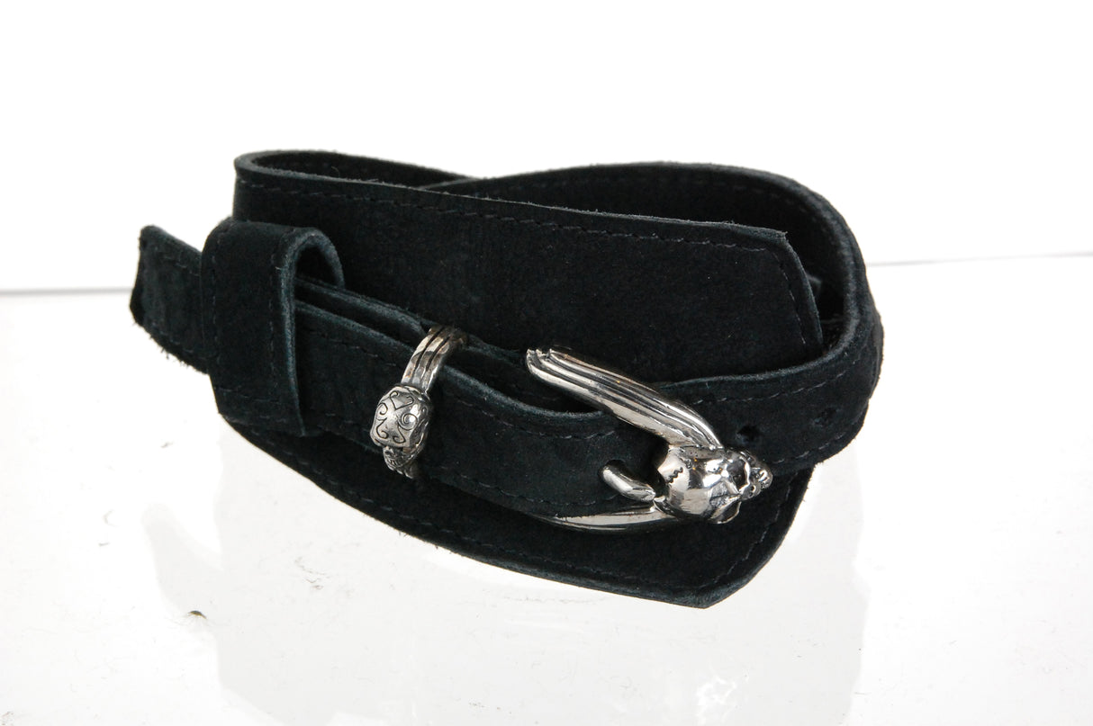 Silbernes Lederarmband mit Lily-Schnalle, dreifach gewickelt