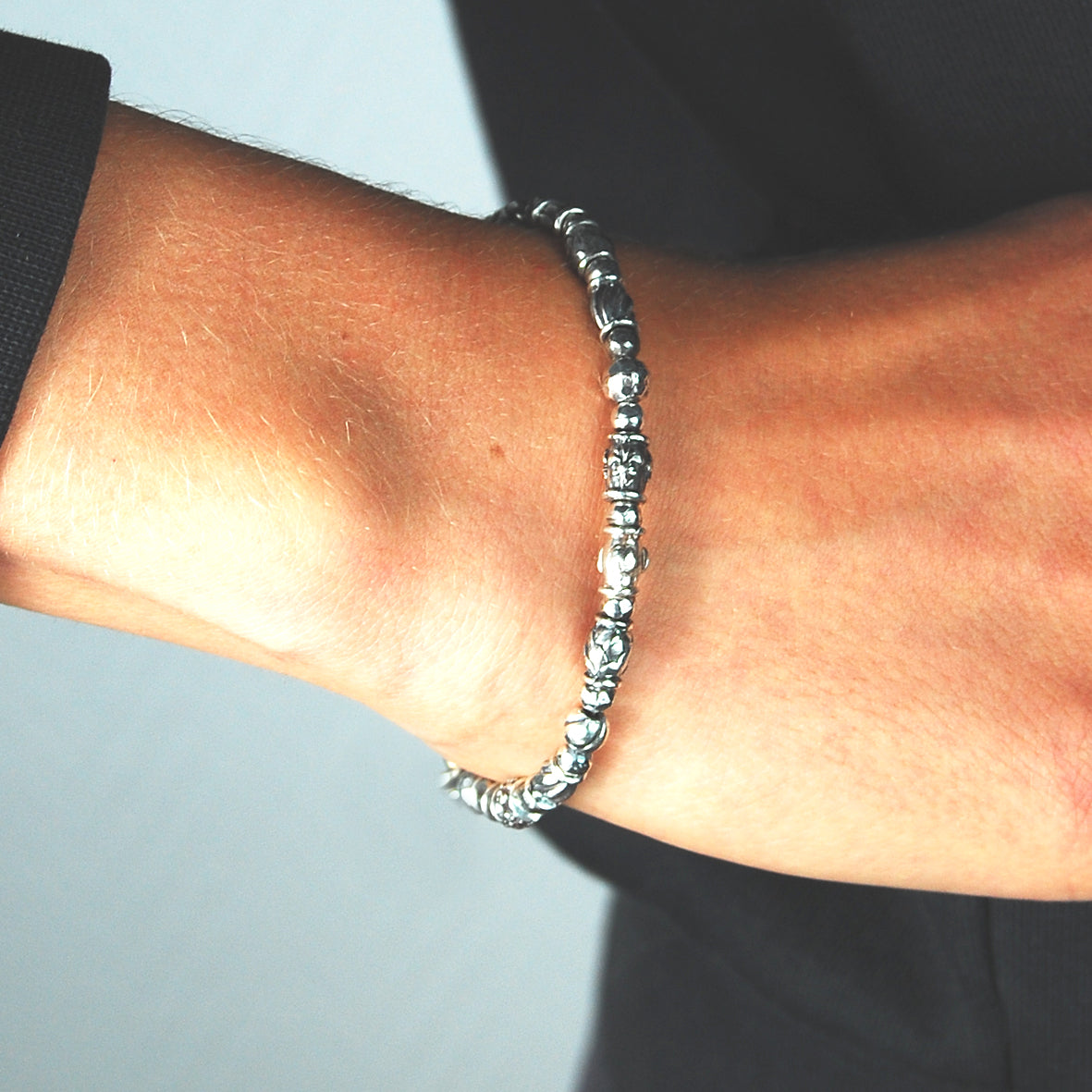 Armband Mini TUBES DECOR und Mini-Kugeln auf Silikonkautschuk