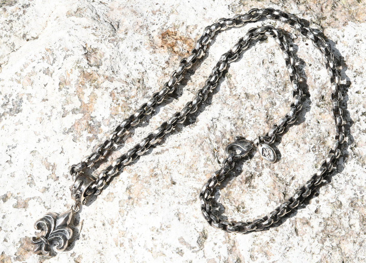 Sllver Pendant LILY L Plain Faceted