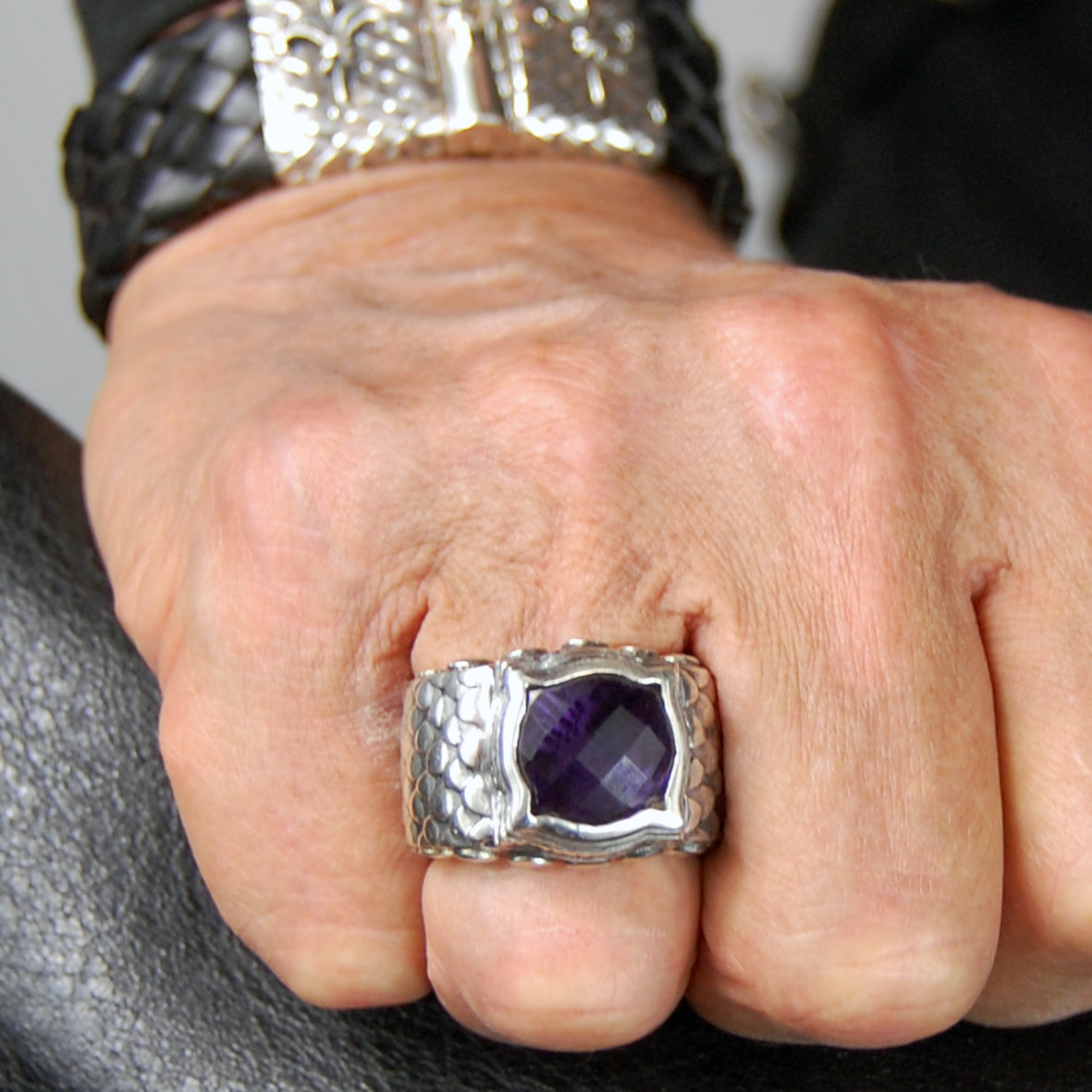 Silver Ring DRAGON SCALES Band with BAROQUE Holder