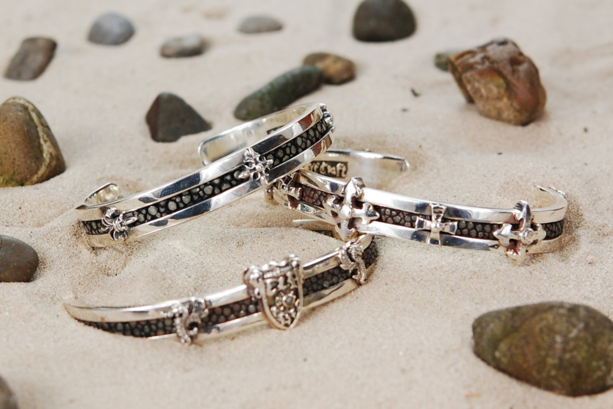 Silver Bangle SEARAY Leather Stripe with SHIELD and CROWNS Cross