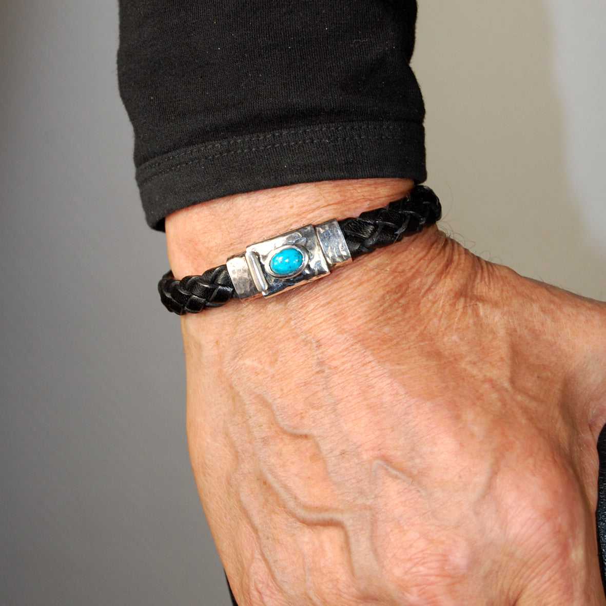 Silver-Leather Bracelet OVAL STONE on Hammered Boxlock 10