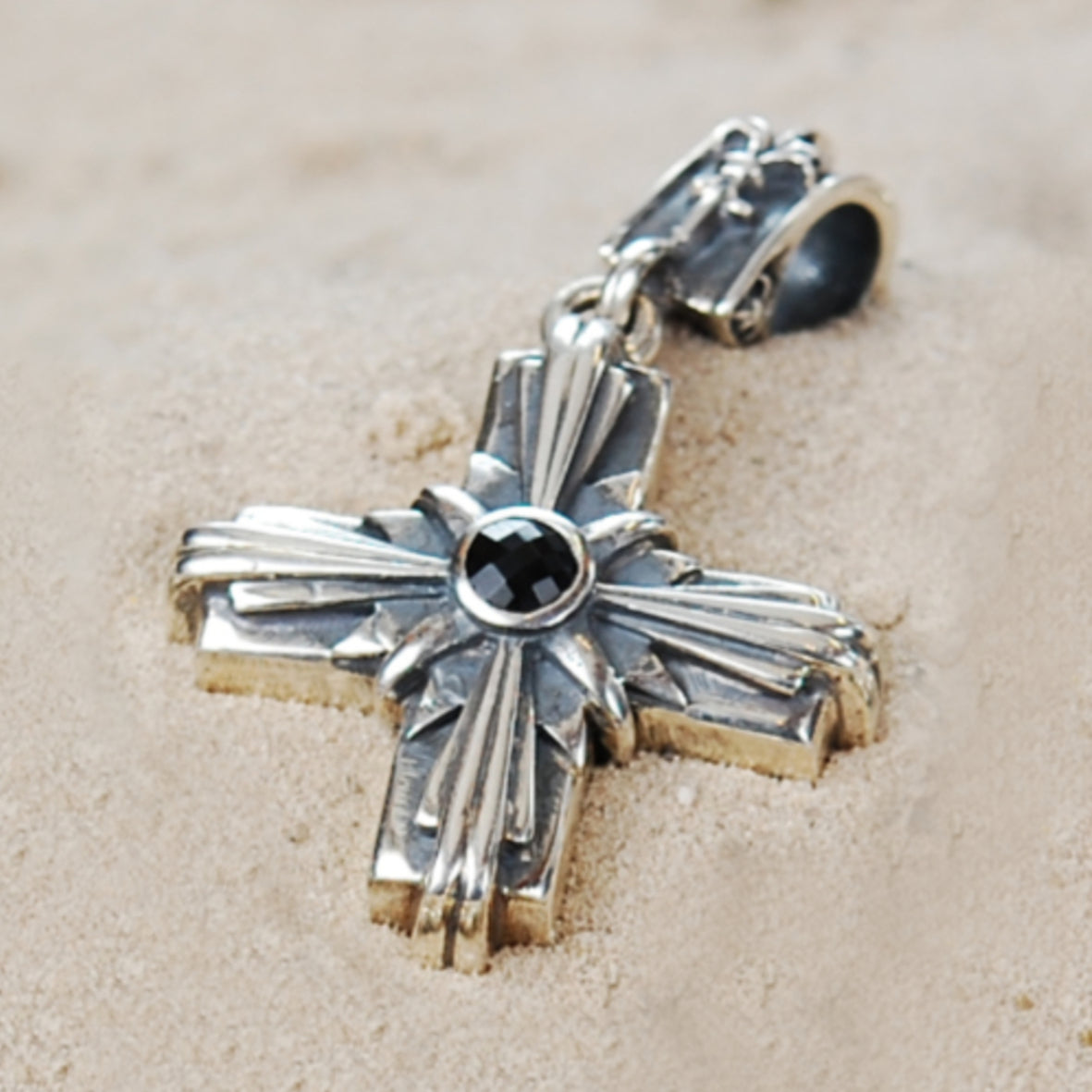 Silberner Anhänger, griechisches Kreuz mit MORGENSTERN