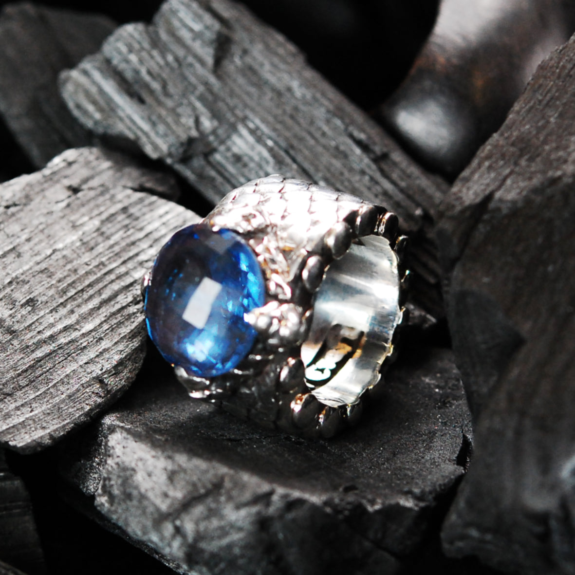 Silver Ring DRAGON SCALES Band with DRAGON CLAW Stoneholder