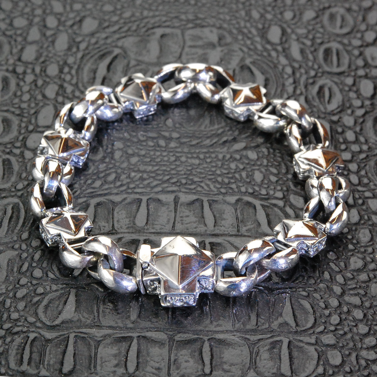 Pyramides Cross Lock Bracelet Pea´s Chain4+Crosses