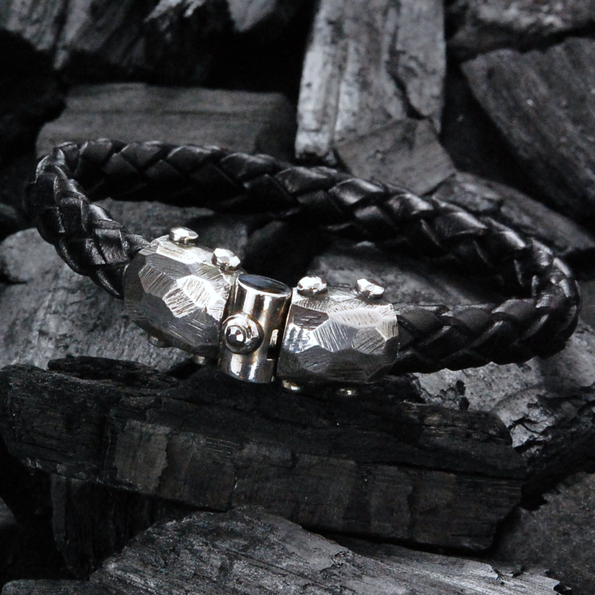 Silber-Lederarmband PLAIN Facettiertes Silbergelenkschloss mit METEORIT 10