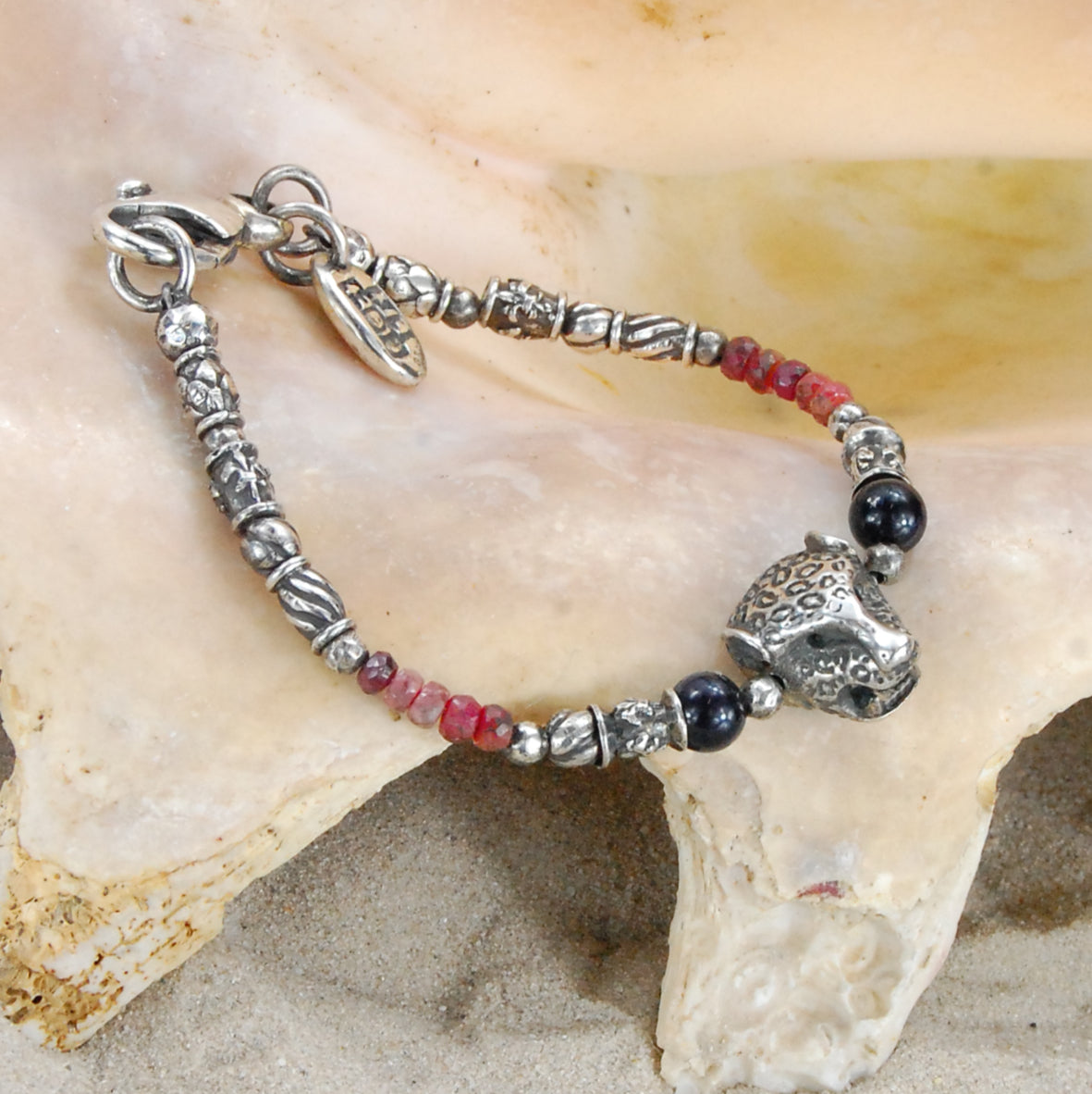 Silberarmband Elfenröhren mit LEOPARD und RUBIEN