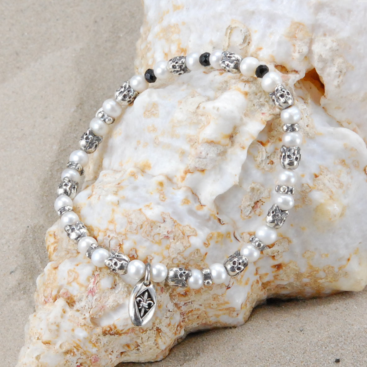 Silver Bracelet with Triple Mini SKULLS and genuine Pearls on Rubber 5