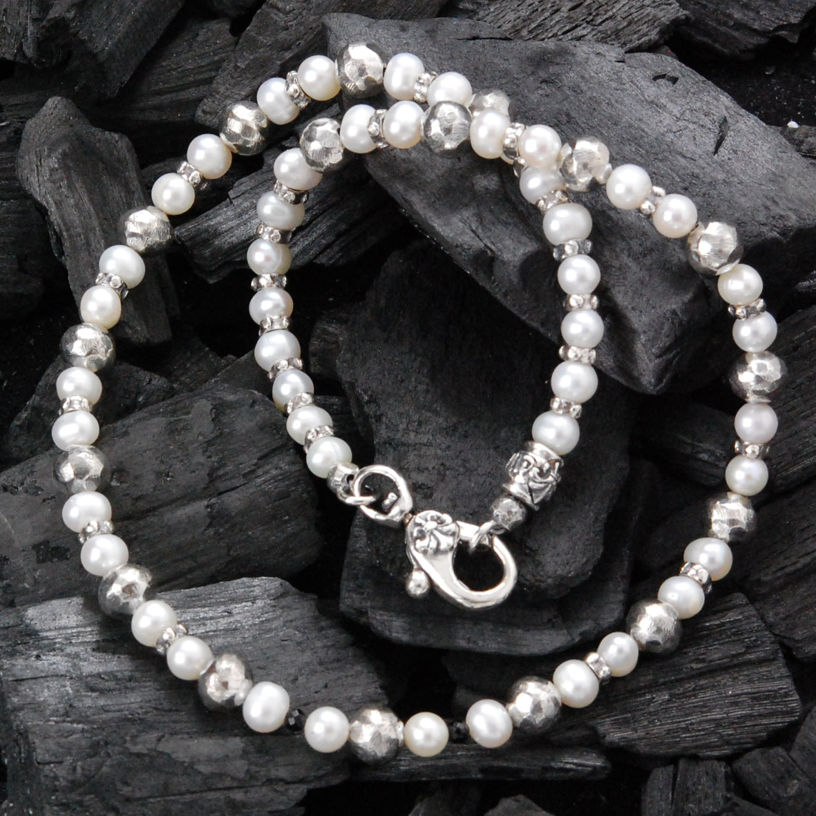 Silver and Pearls Choker with faceted Silver Balls+ PEARLS 5 Pearl