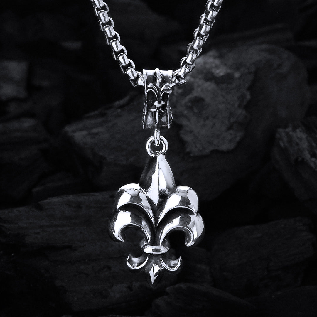 Silver Pendant LILY M Plain with Lily Loop