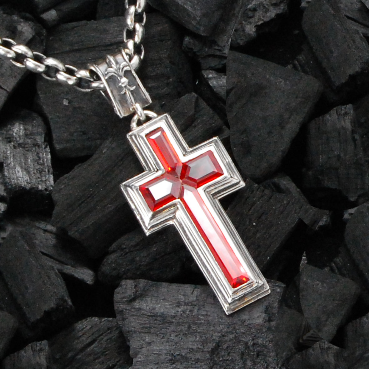 Silberner Anhänger ELFIN FRAME CROSS mit Steineinlage und Lilienöse