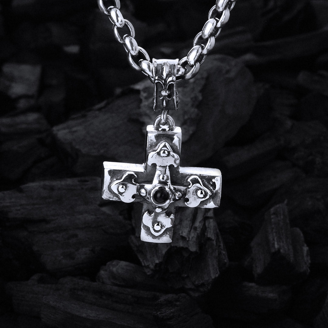 Silberner Anhänger, griechischer Kreuzkörper mit KLINGENKREUZ