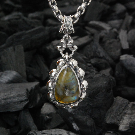 Silver Pendant Skulls Drop Frame with Stone