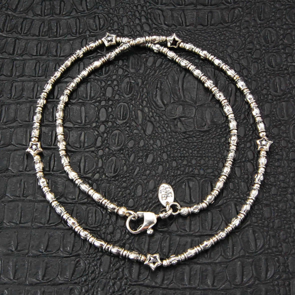 Silberne Halskette mit Mini-RÖHRCHEN und KUGELN Rough und Mini-STERNEN