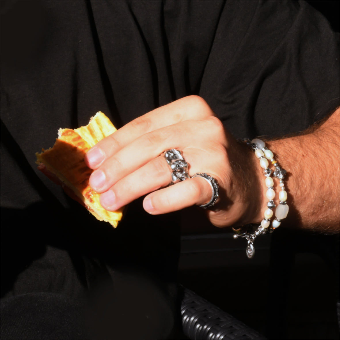 Silver Ring Faceted CHAIN LINKS with Mini SKULLS