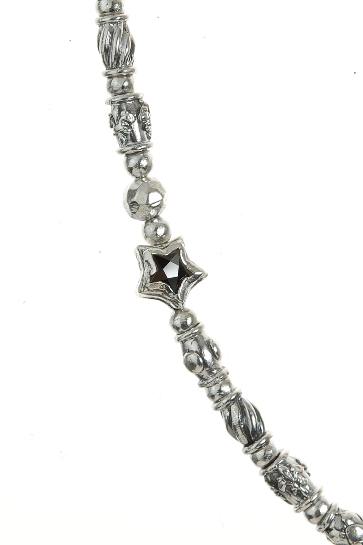 Silberne Halskette mit Mini-RÖHRCHEN und KUGELN Rough und Mini-STERNEN